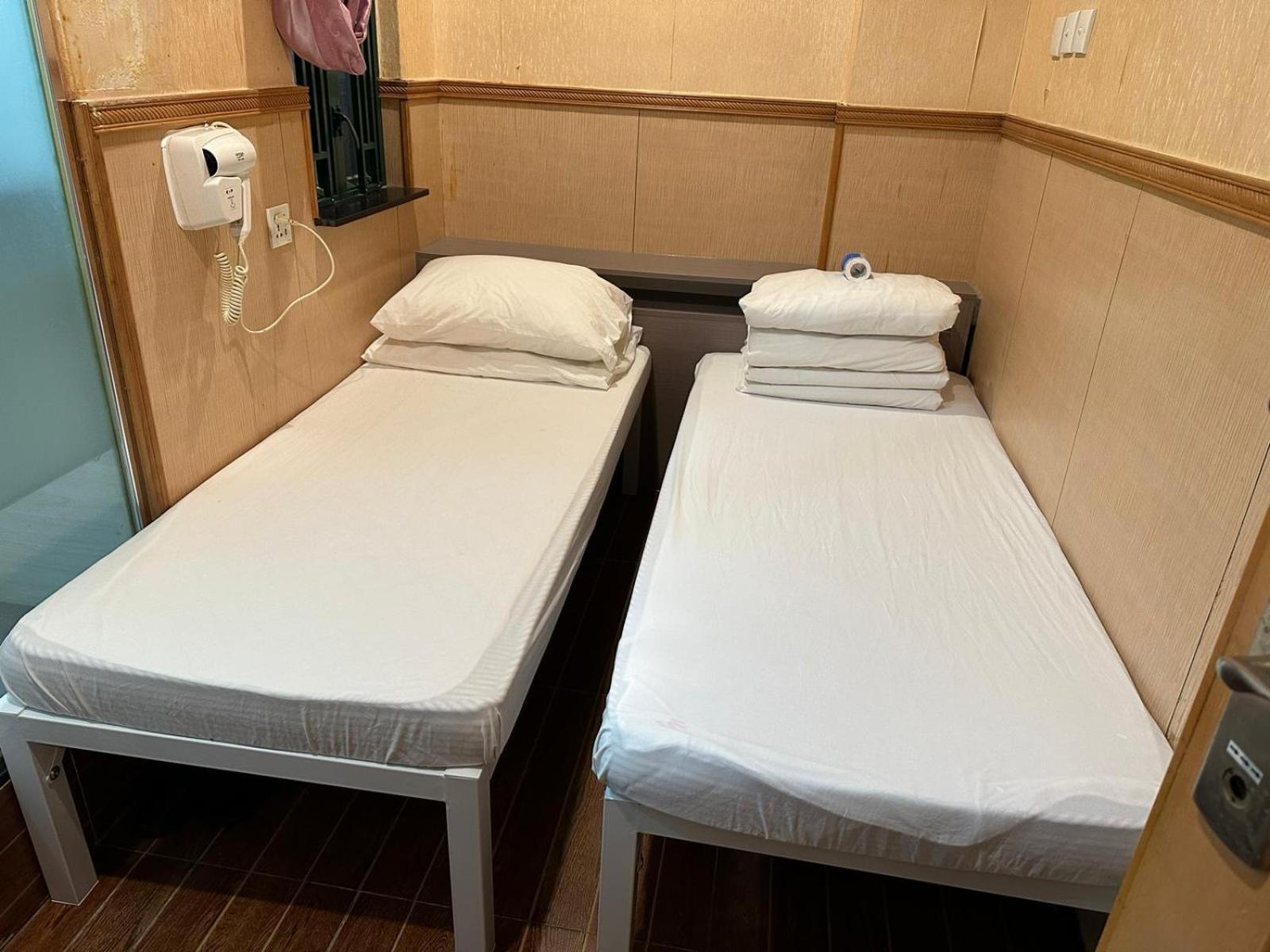 Twin Room,1592794126:JPEG